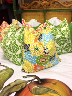 Pillows to bring out complimentary colors