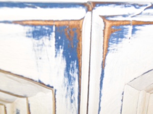 A closeup of the distressed corner, with the Napoleonic Blue shown under the Pure White.